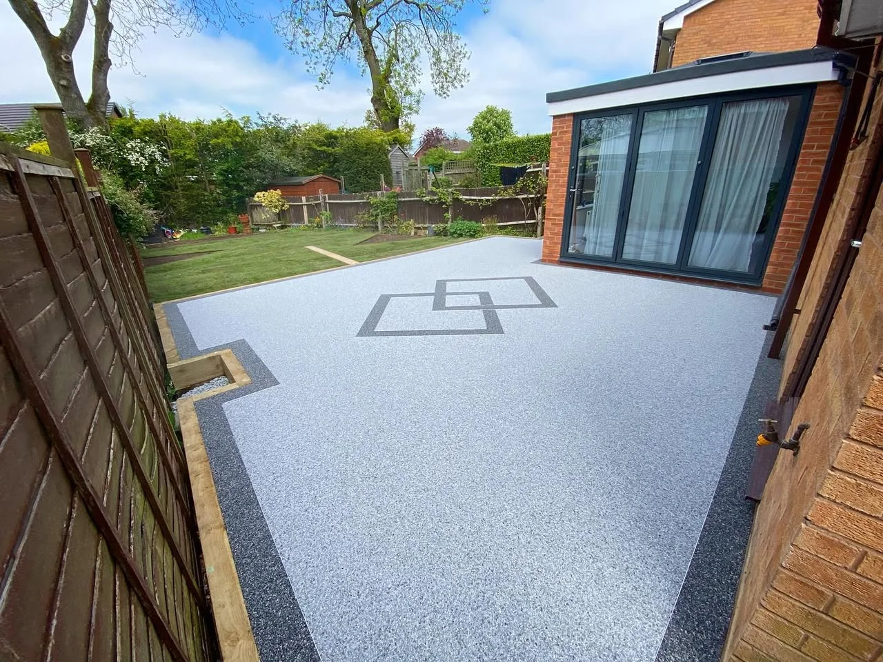Resin Patio with a Custom Geometric Inlay, photo 3 of 4