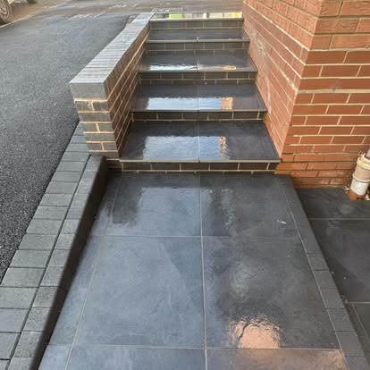 Back Garden Landscaping with Dark Porcelain, photo 5 of 5