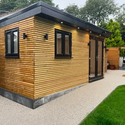 Garden Room with a Curved Resin Path, photo 4 of 6