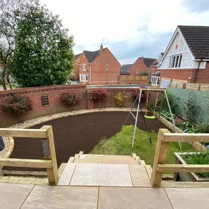 Tiered Garden with a Sandstone Terrace, photo 1 of 4