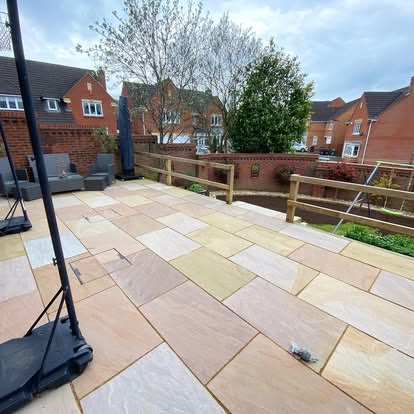 Tiered Garden with a Sandstone Terrace, photo 4 of 4